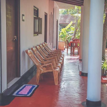 Hikka Surf Hostel Хикадува Екстериор снимка