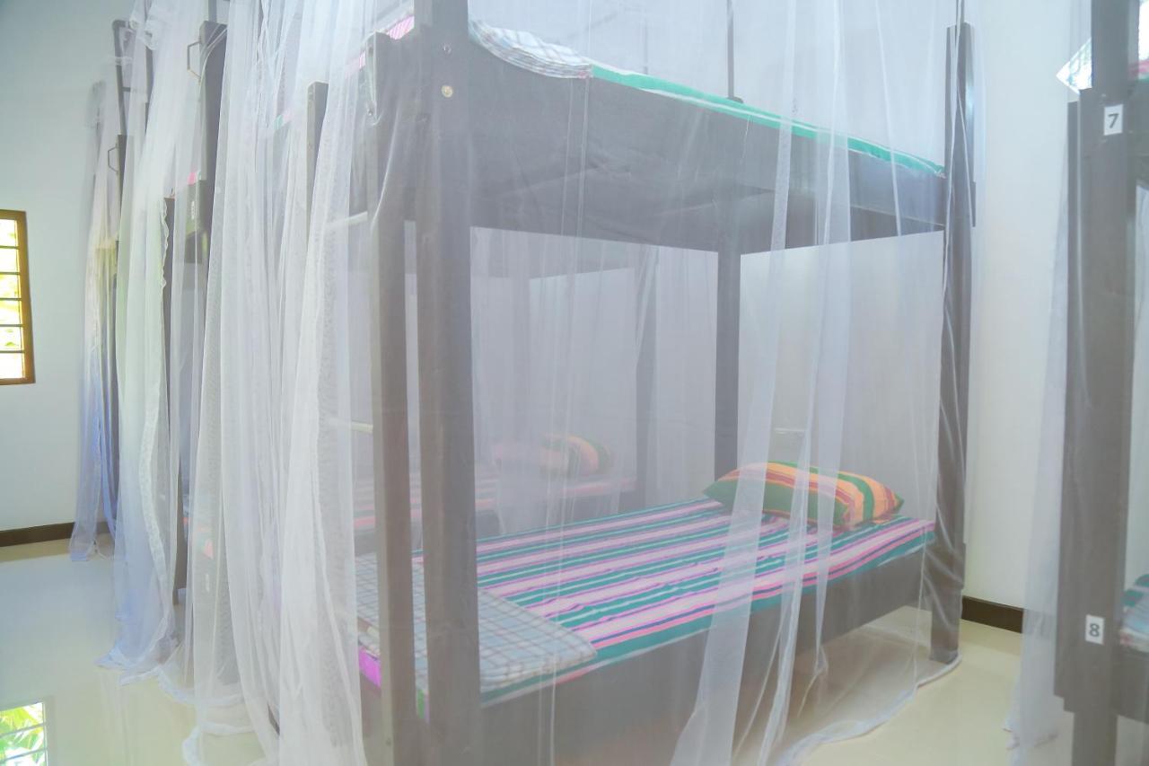 Hikka Surf Hostel Хикадува Екстериор снимка
