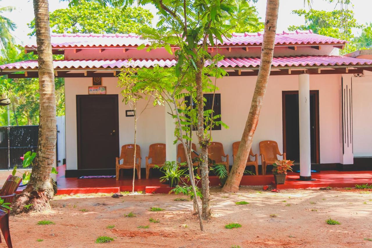 Hikka Surf Hostel Хикадува Екстериор снимка