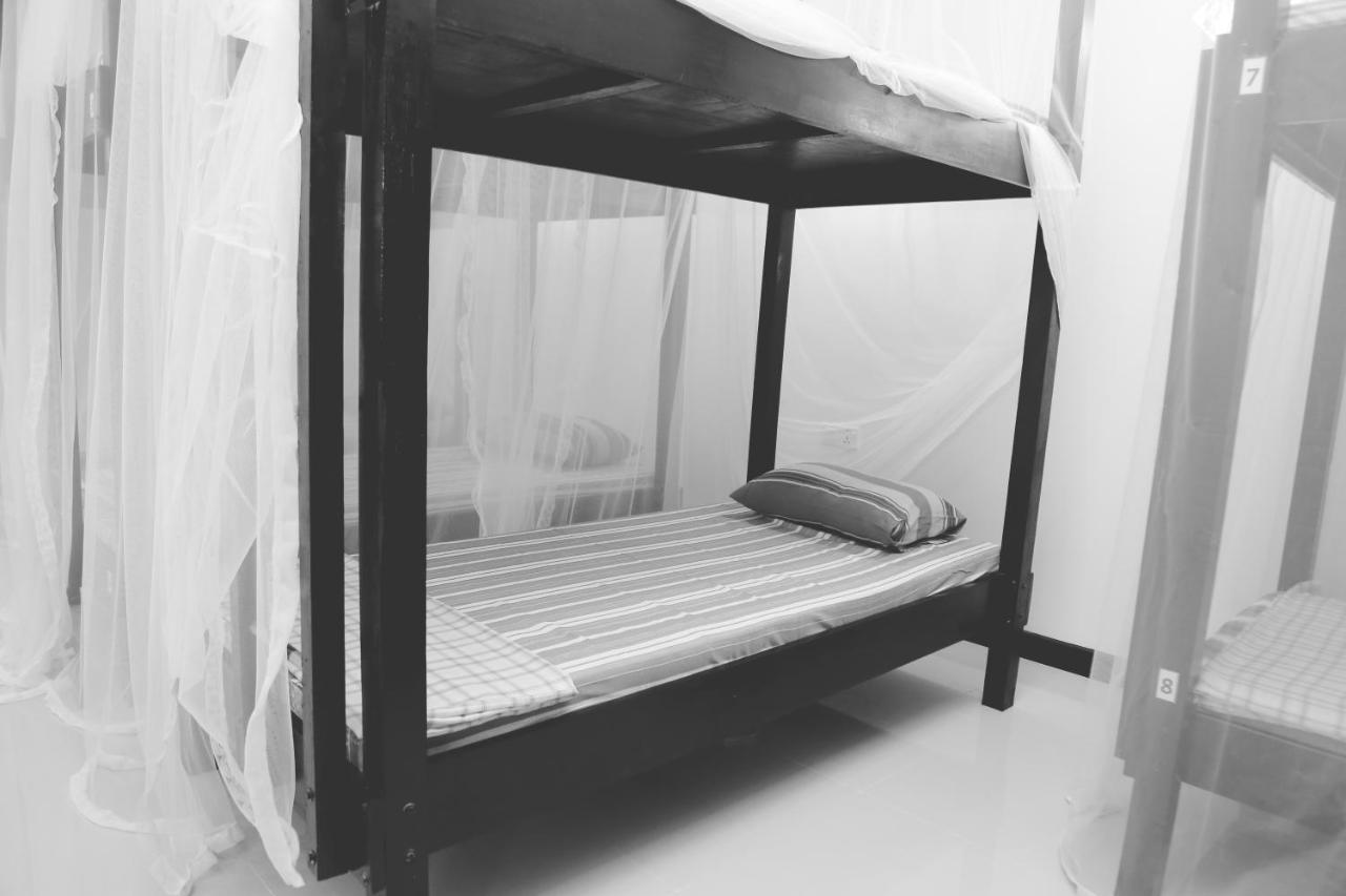 Hikka Surf Hostel Хикадува Екстериор снимка